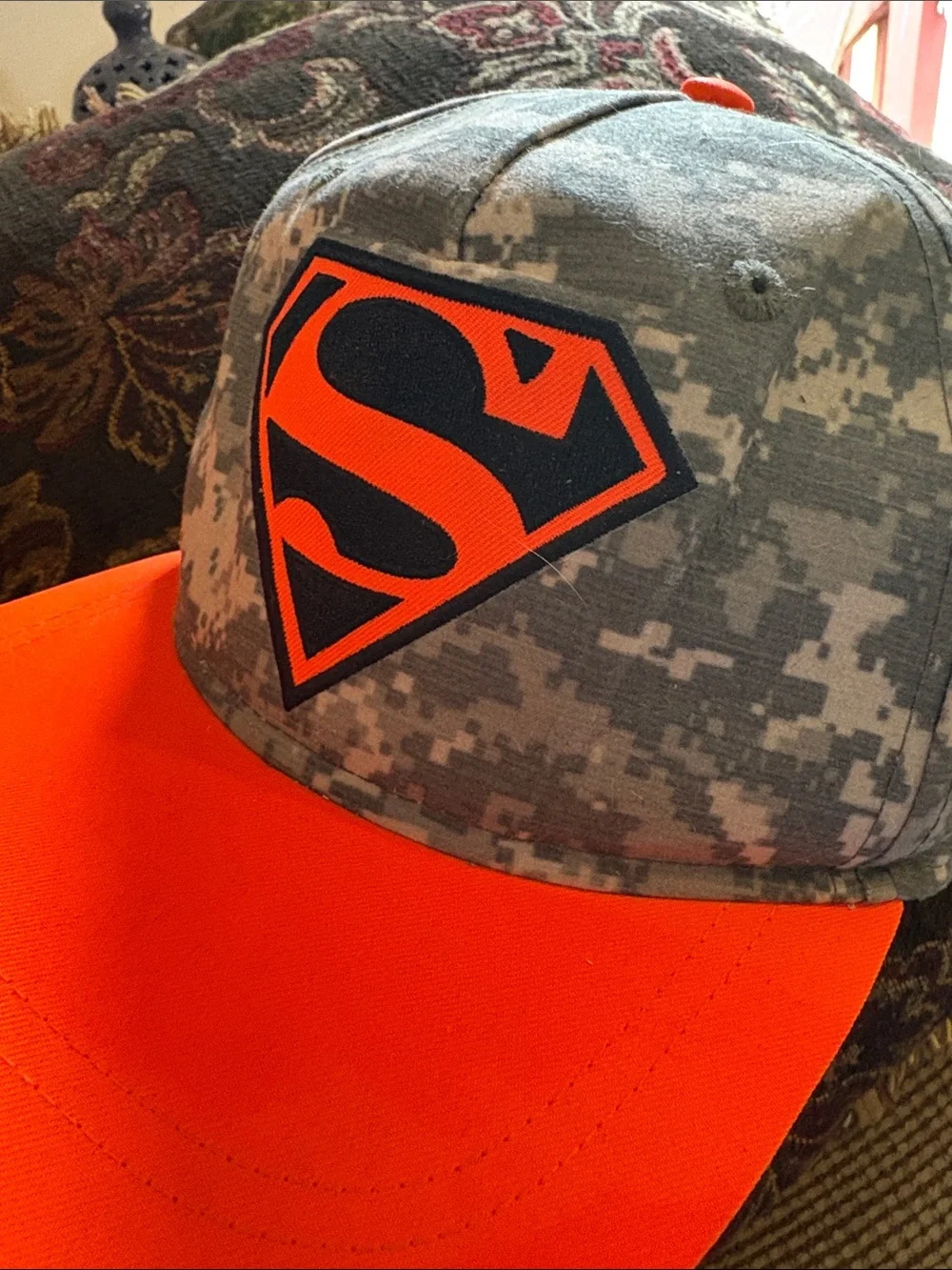 DC COMICS SUPERMAN Youth OSFM Camo Orange Superman Cap